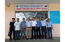 Đoàn công tác Trường Đại học Vinh tham quan hệ thống phòng thực hành ngành Công nghệ kỹ thuật ô tô tại Trường Đại học SPKT TP Hồ Chí Minh và Trường Đại học SPKT Vĩnh Long